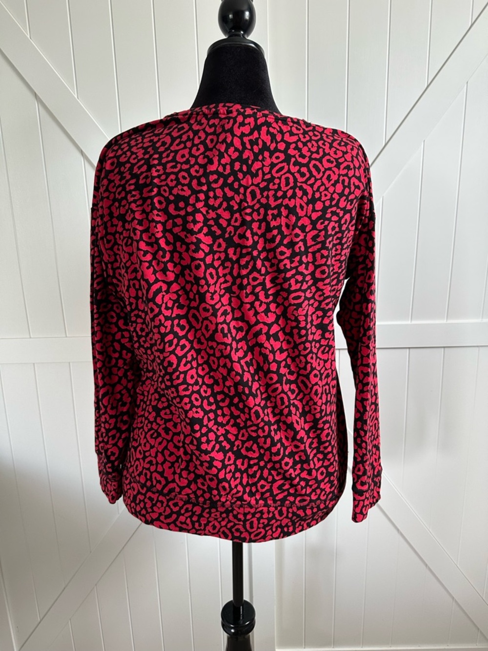 Chico’s Size 3 Zenergy Red Black Leopard Print Pullover Top Soft Stretch XL 16 - Picture 3 of 6